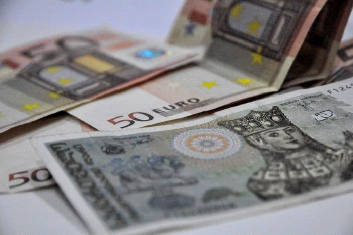 აშშ დოლარის ოფიციალური ღირებულება 2.6975 ლარი გახდა