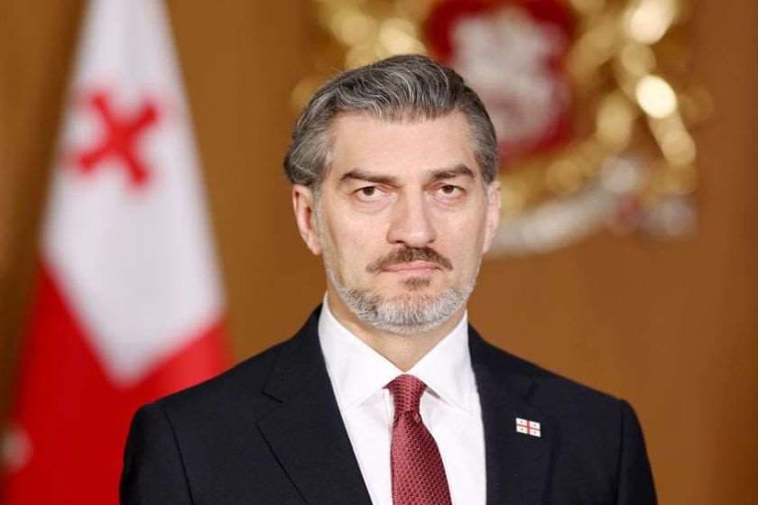 პრეზიდენტი: დღეს მისი უწმინდესობის, ილია მეორის აღსაყდრებიდან 48 წელი შესრულდა - მისმა სიბრძნემ, ჩვენთვის მოცემულმა შენდობისა და შერიგების მაგალითმა, უფლისა და სამშობლოს უსაზღვრო სიყვარულმა, ჩვენს ქვეყანას უამრავი სიკეთე მოუტანა!