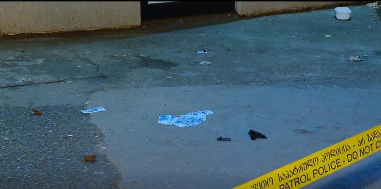 შსს - პოლიციამ დააკავა 4 პირი, რომელთაც კრიპტოვალუტის ჩასარიცხ აპარატში ფულადი თანხის ნაცვლად ყალბი ბლანკები მოათავსეს - კომპანიას 8000 ლარის ქონებრივი ზიანი მიადგა