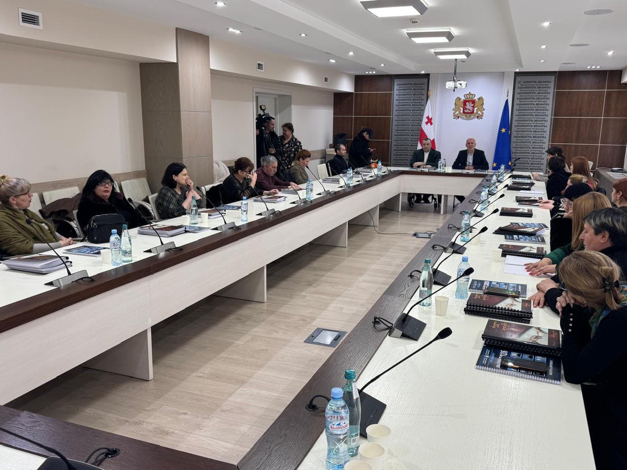 რელიგიის სააგენტომ უსინათლოთა კავშირის წარმომადგენლებს  ბრაილის შრიფტით დაბეჭდილი პროდუქცია გადასცა