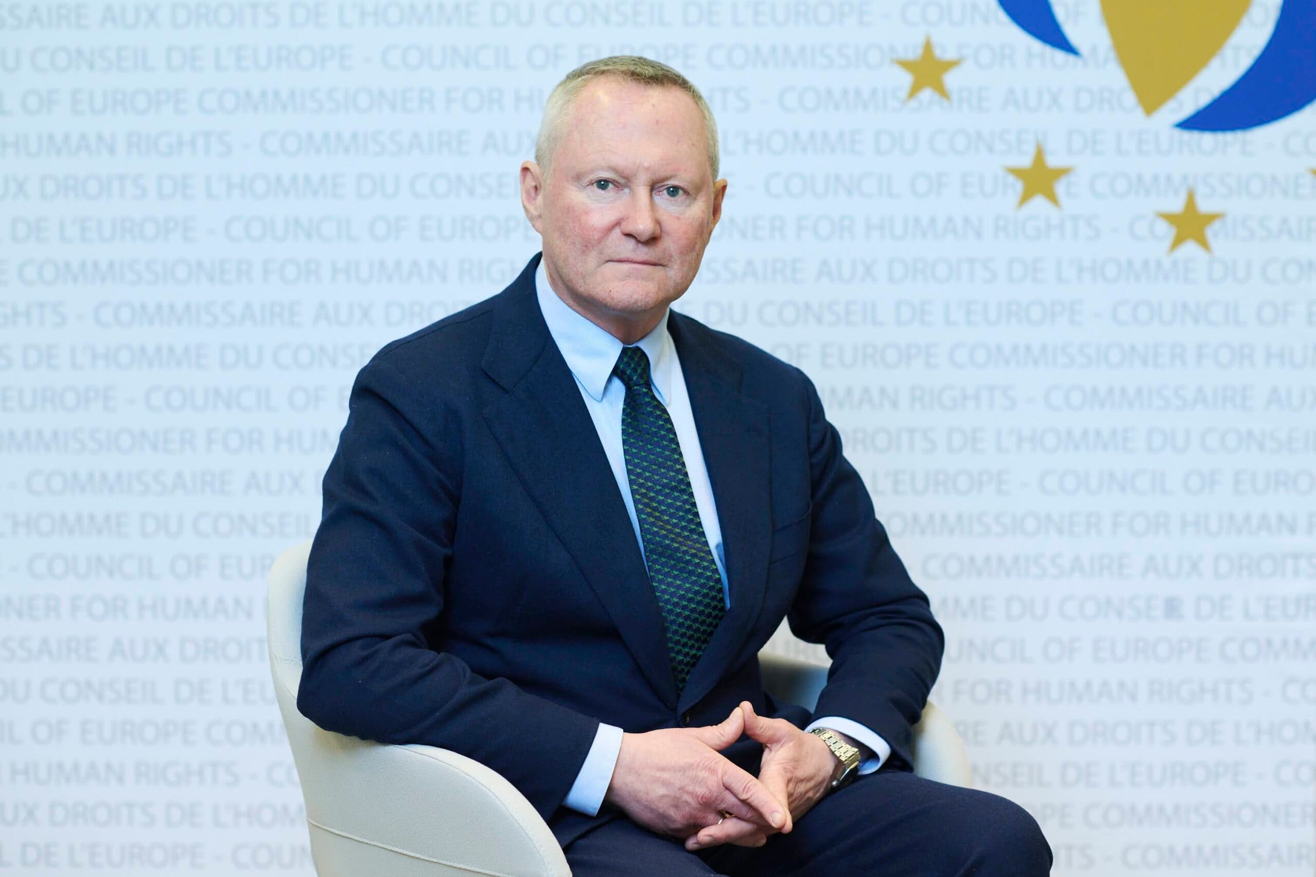 ევროპის საბჭოს ადამიანის უფლებათა კომისარი პოლიციის მხრიდან სავარაუდო ძალადობის გამოძიებისკენ მოუწოდებს