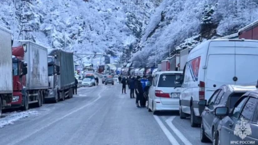 ზემო ლარსზე სატვირთო ავტომობილებისთვის მოძრაობა აიკრძალა