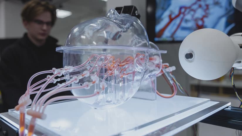 ჭკვიანი ლინზებიდან ხელოვნურ სისხლამდე - 2025 წლის მთავარი მოვლენები მსოფლიო მედიცინაში