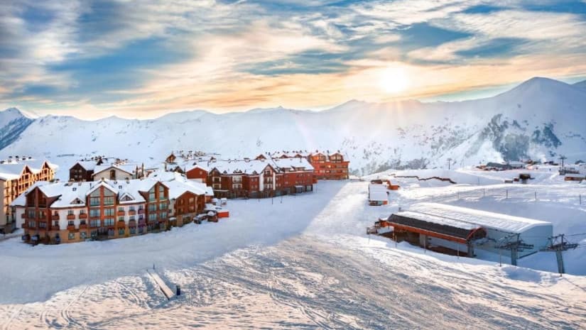 „გუდაურში არ არის სახარბიელო მდგომარეობა - არ არის პარკინგი, არ არსებობს ტროტუარები და საპირფარეშოები“ - ცოტნე ჯაფარიძე