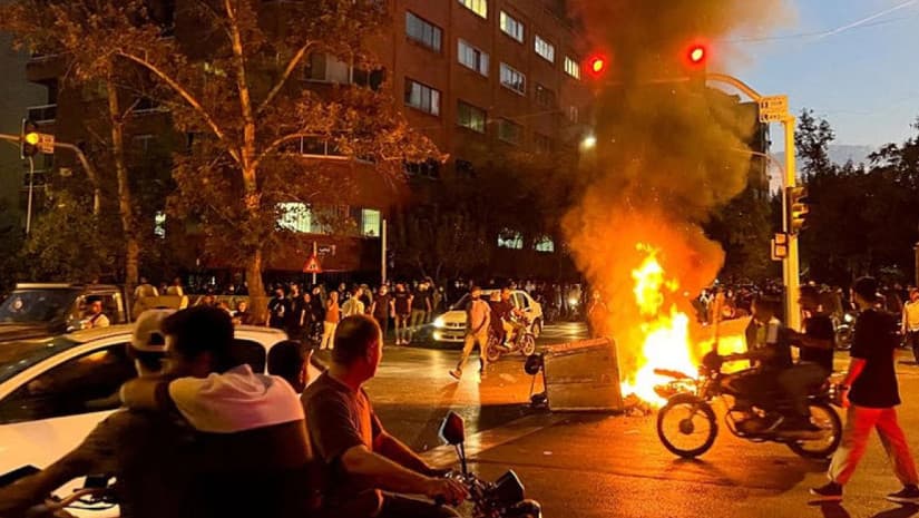 ირანში დაღუპულთა რაოდენობა 12-დან 20 ათასამდეა - CBS News