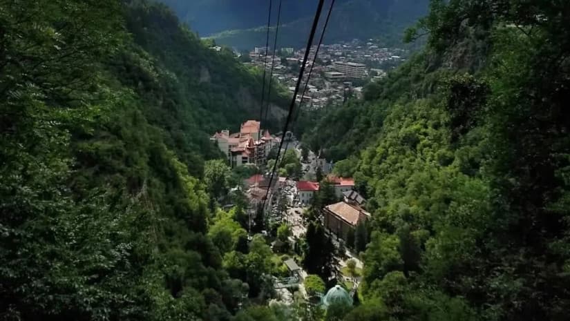 „სასტუმროში განთავსება 50 ლარი ღირს და მაინც არავინ მოდის. რომელ ტურიზმზეა საუბარი?!“ - „თამარიონი“ (bm.ge)