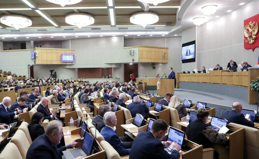 რუსეთში პირველი მოსმენით მიიღეს პროექტი ქვეყნიდან გამგზავრებული მოქალაქეებისთვის შეზღუდვების თაობაზე