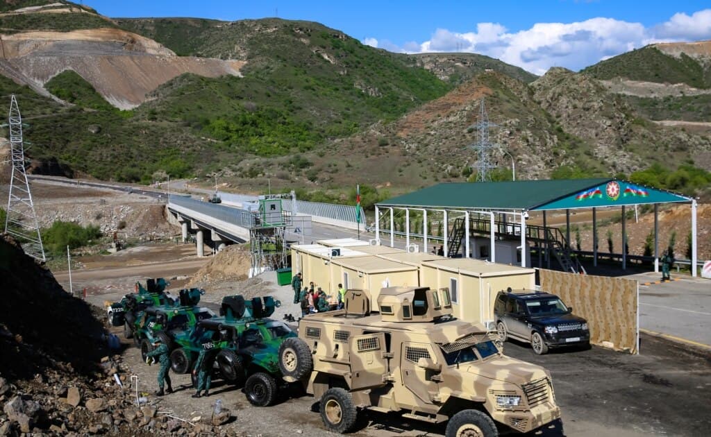 აზერბაიჯანმა სომხეთს გადასცა მანამდე ყარაბაღში დაკავებული ოთხი კაცი