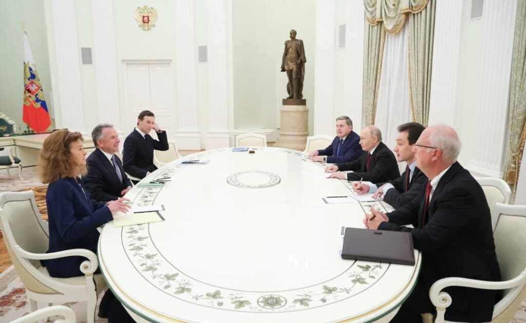 Bloomberg: აშშ ახალ სანქციებს ამზადებს იმ შემთხვევისთვის, თუ რუსეთი სამშვიდობო გეგმას უარყოფს