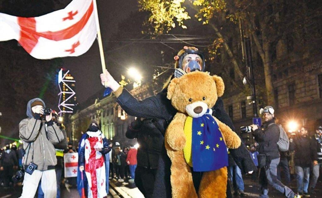 „წამებას გავდივარ“ - აქტივისტი სანდერი ჯანმრთელობის პრობლემებზე საუბრობს და შიმშილობას აანონსებს