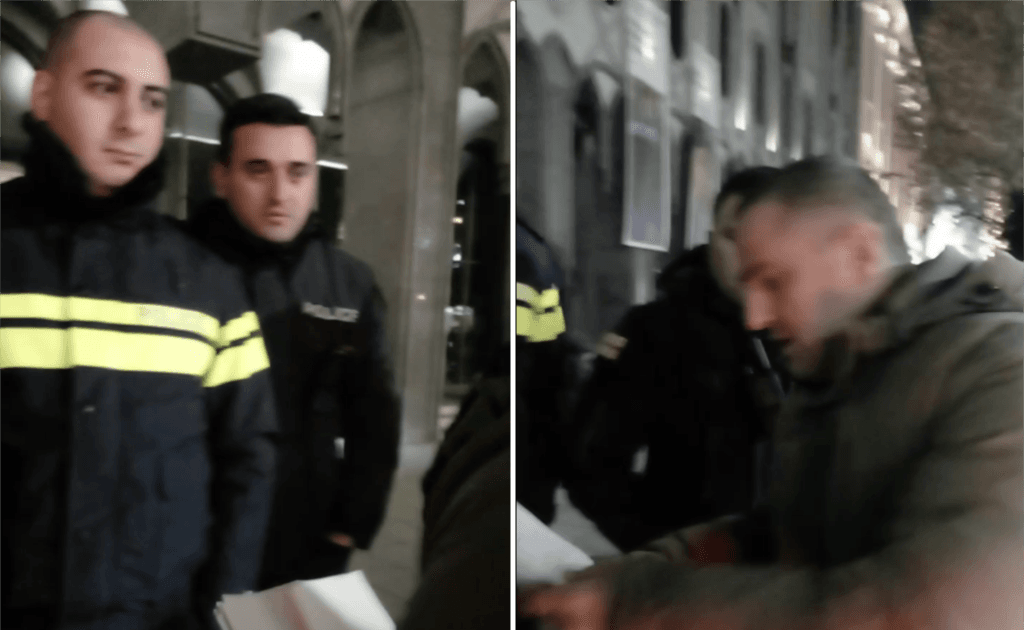 პოლიცია დემონსტრანტებს ეუბნება, რომ პარლამენტთან შესაკრებად მათი ნებართვაა საჭირო