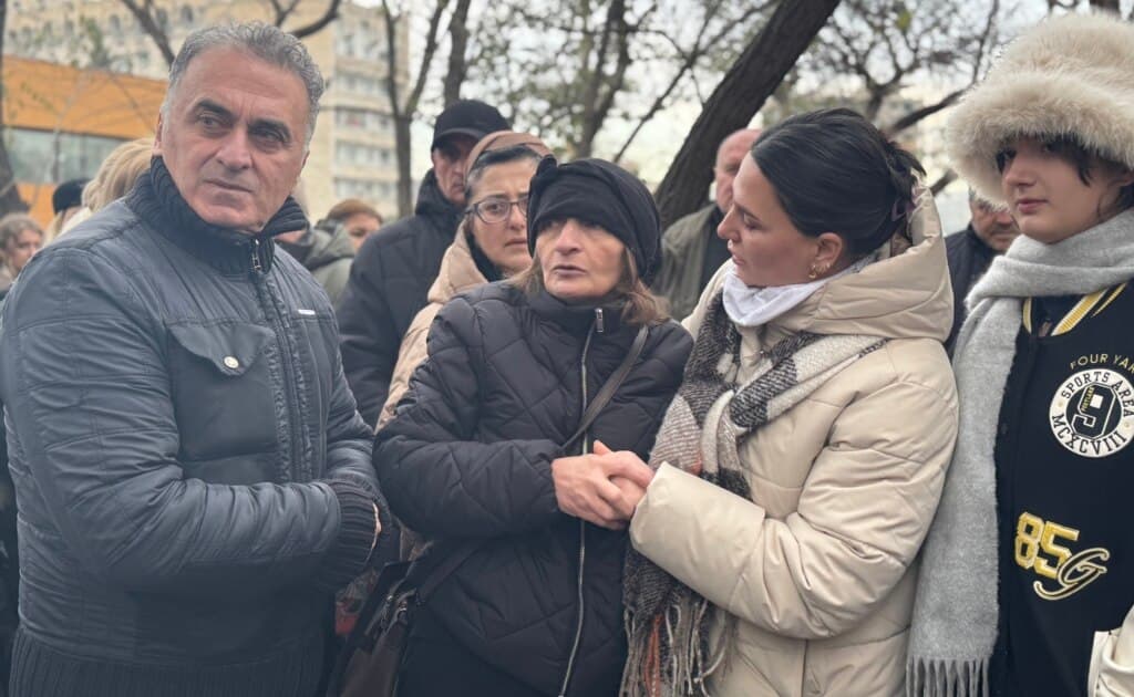 მოკლული მასწავლებლის ოჯახი მოითხოვს, პროკურატურამ გამოძიება ჯგუფური ძალადობის მუხლით გააგრძელოს