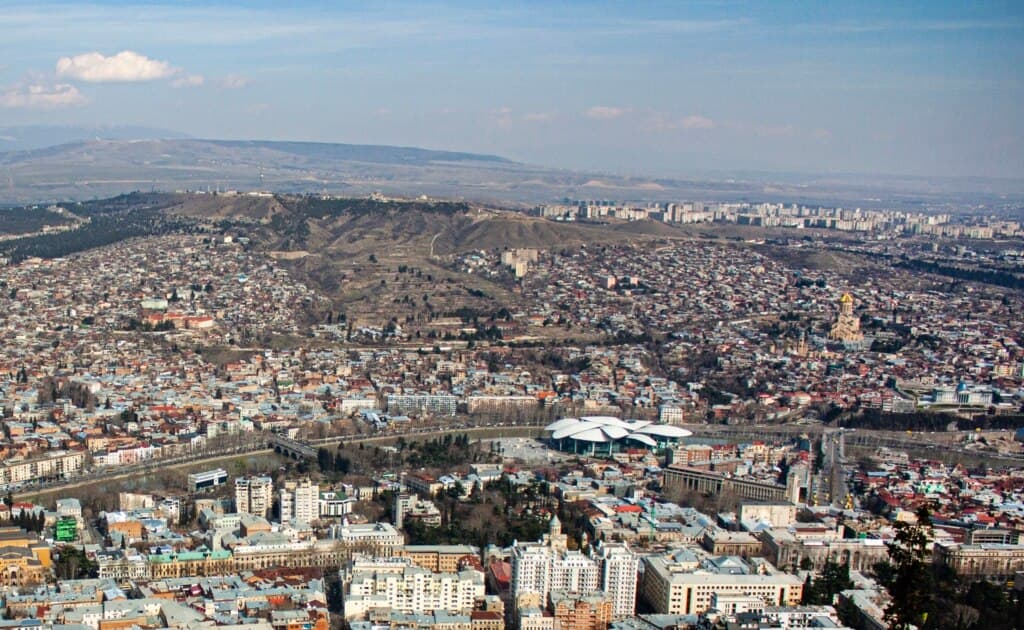 არსენალის მთის დღე და ღამე - ფიროსმანიდან "სამთავრობო ქალაქამდე"