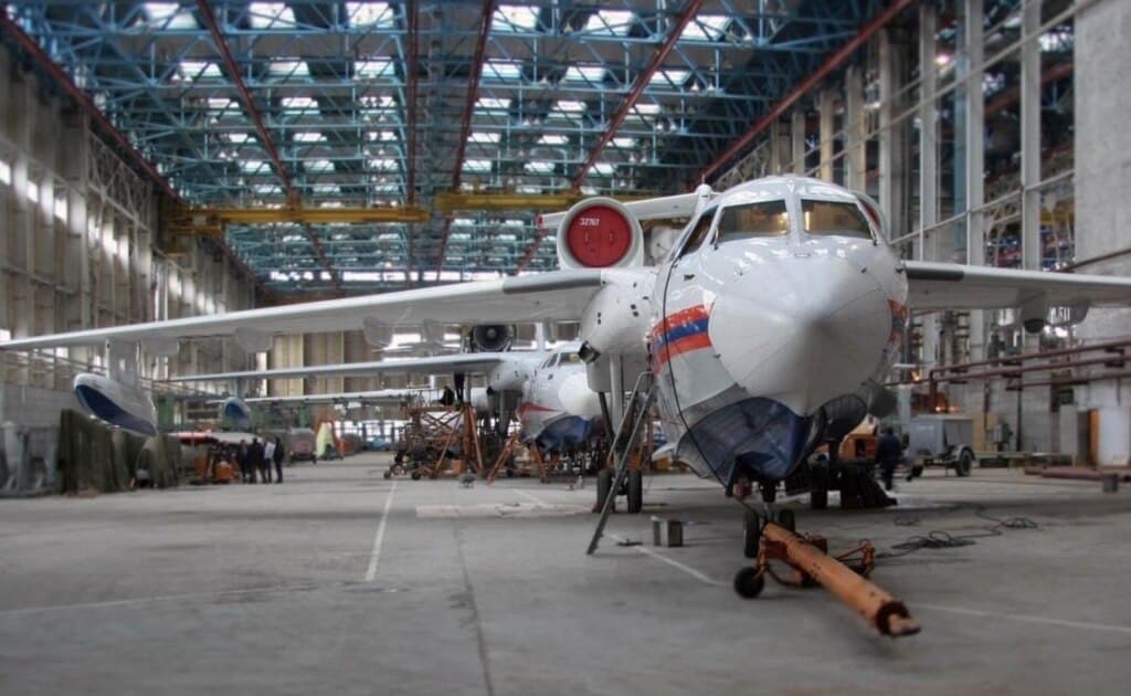 ტაგანროგში დრონების იერიშის შედეგად სავარაუდოდ იწვის ავიაქარხანა