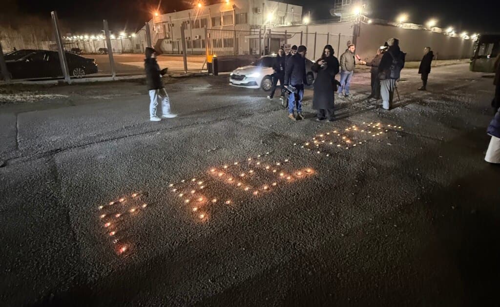 ჟურნალისტებმა რუსთავის ციხესთან მზია ამაღლობელის სოლიდარობის აქცია გამართეს