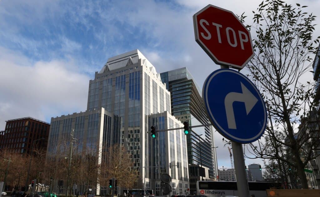 The Guardian: გრუ ბელგიის პოლიტიკოსებსა და ფინანსურ ხელმძღვანელებს აშინებდა გაყინული აქტივების გამო