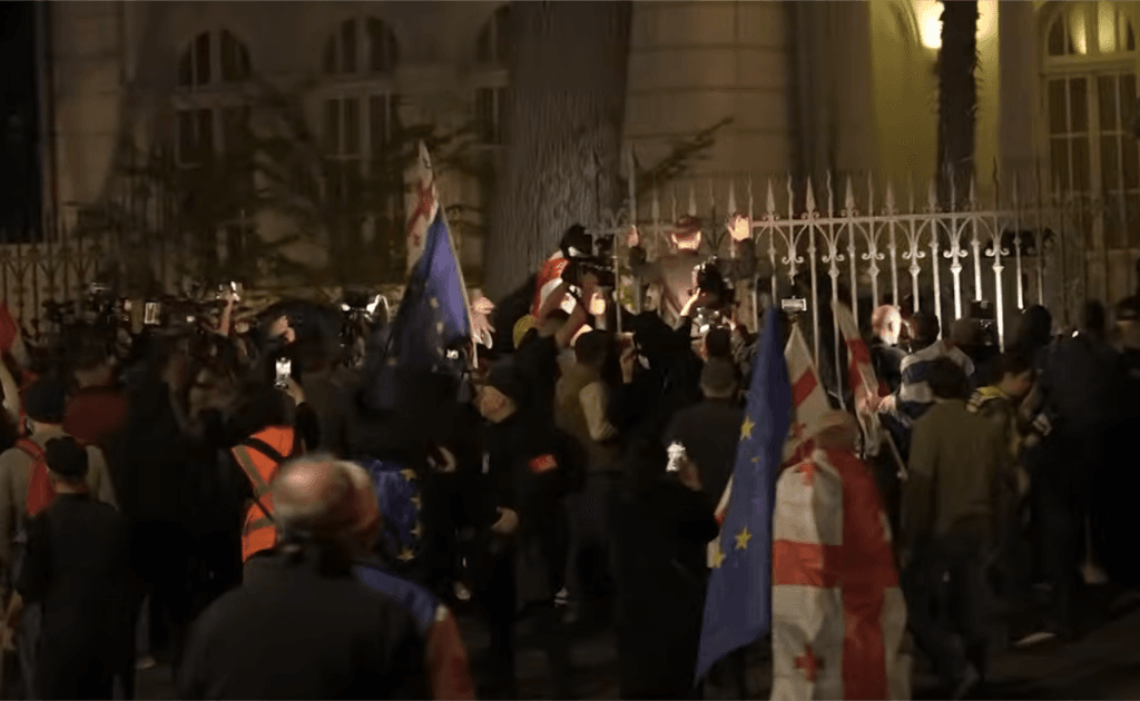 "თუ არ არის ინდივიდუალური ძალადობა, ჯგუფური როგორღა მოხდა?!" - რა [არ] ჩანს პროკურატურის ვიდეომტკიცებულებებში 4 ოქტომბრის საქმეზე