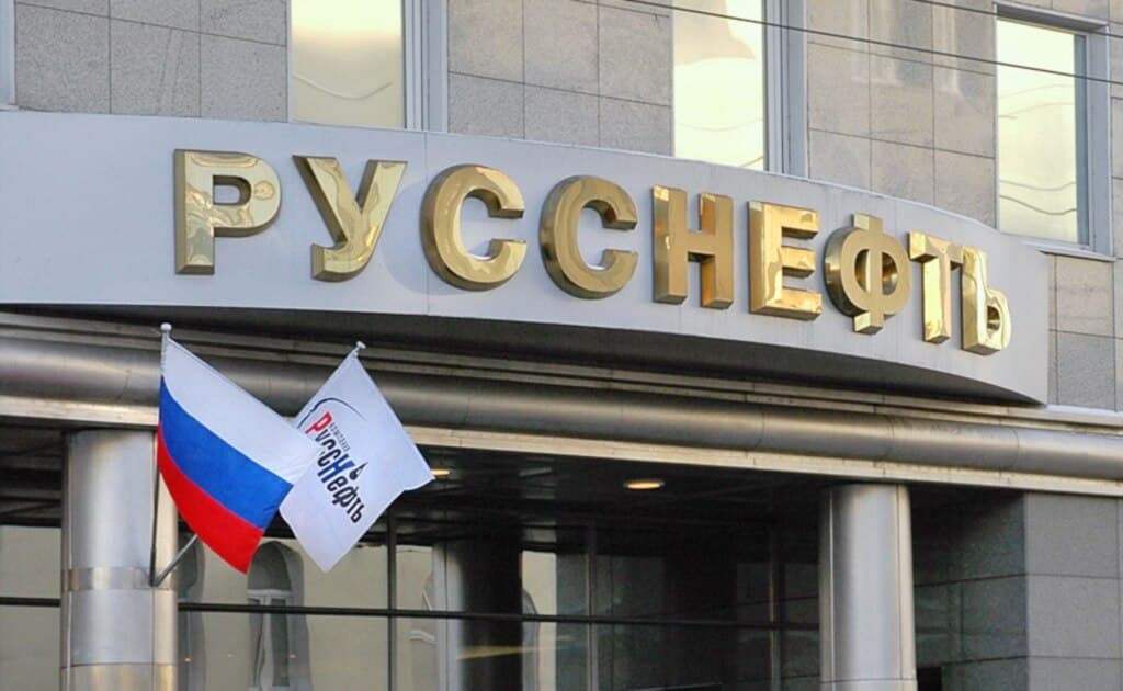 ლონდონმა სანქციები დაუწესა „რუსნეფტს“, რომელიც საქართველოს ნავთობს აწვდის