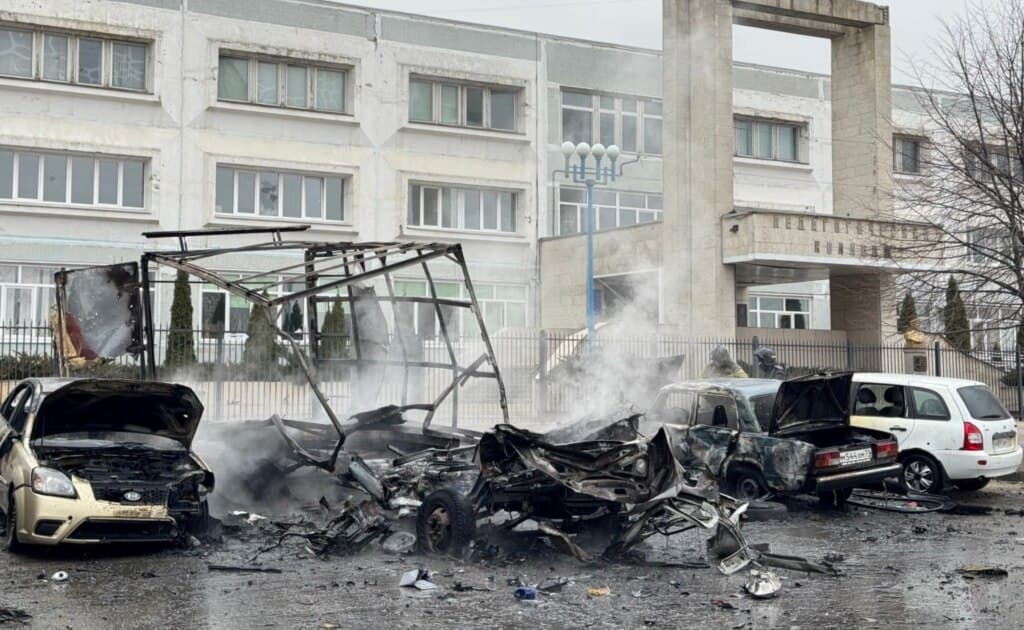 რუსეთის რეგიონებიდან რაკეტებითა და დრონებით შეტევის შესახებ იუწყებიან