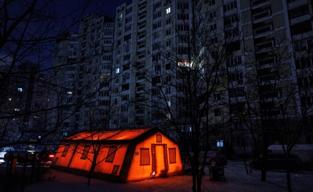 ყინვა და რუსული რაკეტები - როგორ ცხოვრობს კიევი მძიმე ენერგეტიკული კრიზისის პირობებში