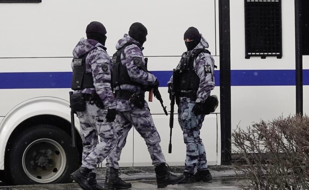 მოსკოვის ოლქში დაკავებულია სკოლაზე თავდასხმასა და ბავშვის მკვლელობაში ეჭვმიტანილი მოზარდი