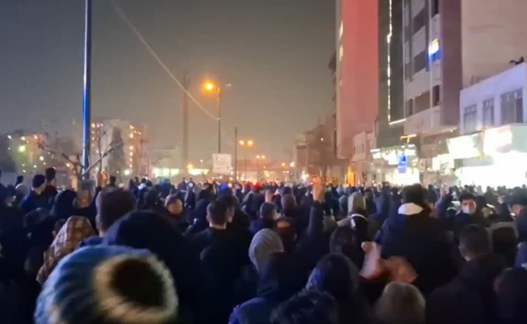 ირანში დაღუპულთა რიცხვი იზრდება. ღამის საპროტესტო აქციების ფონზე ინტერნეტი შეიზღუდა - ლაივბლოგი