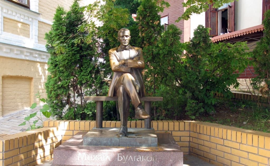 კიევში აიღებენ მიხეილ ბულგაკოვის ძეგლს