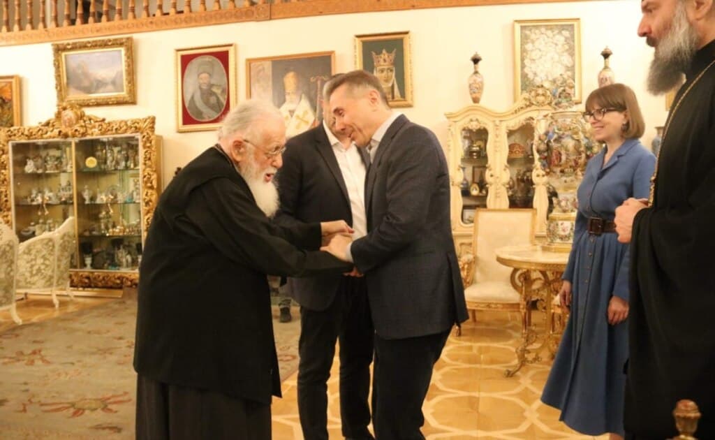 "შეუფასებელია თქვენი როლი" - ივანიშვილი ილია მეორეს დაბადების დღეს ულოცავს