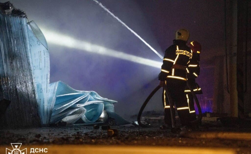 უკრაინაში ასიათასობით ადამიანი ელექტროენერგიის გარეშე რჩება რუსეთის თავდასხმების შემდეგ