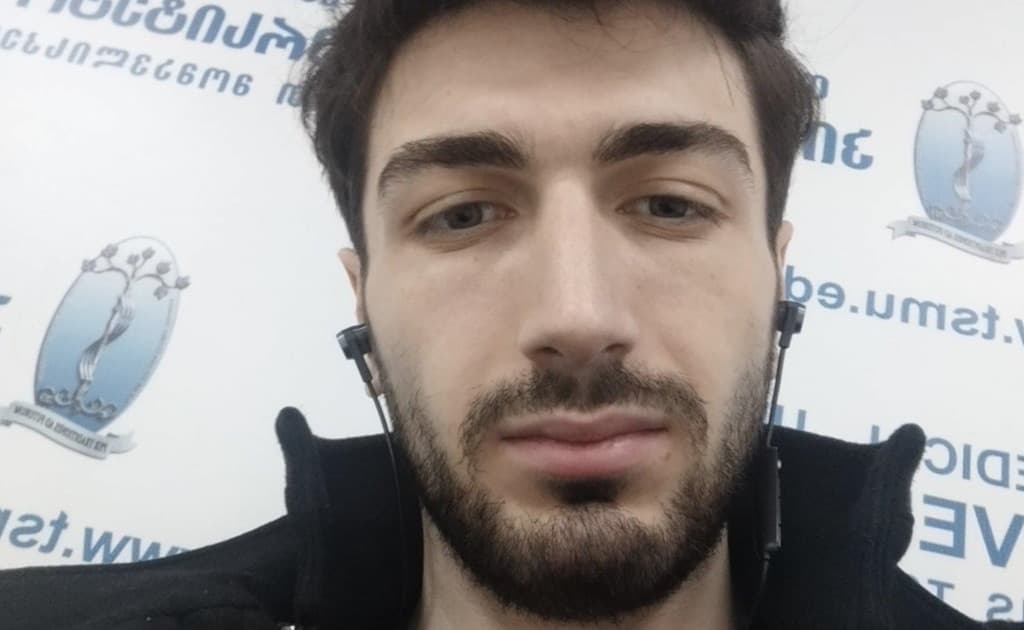 ახალგაზრდა მასწავლებელზე ძალადობის შეუტყობინებლობის ბრალდებით ორი არასრულწლოვანი დააკავეს