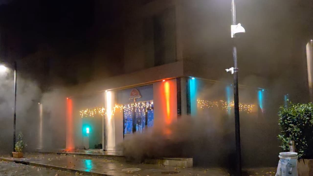 ორბელიანების მოედანზე ხანძარი იყო, დამწვარია რამდენიმე მანქანა