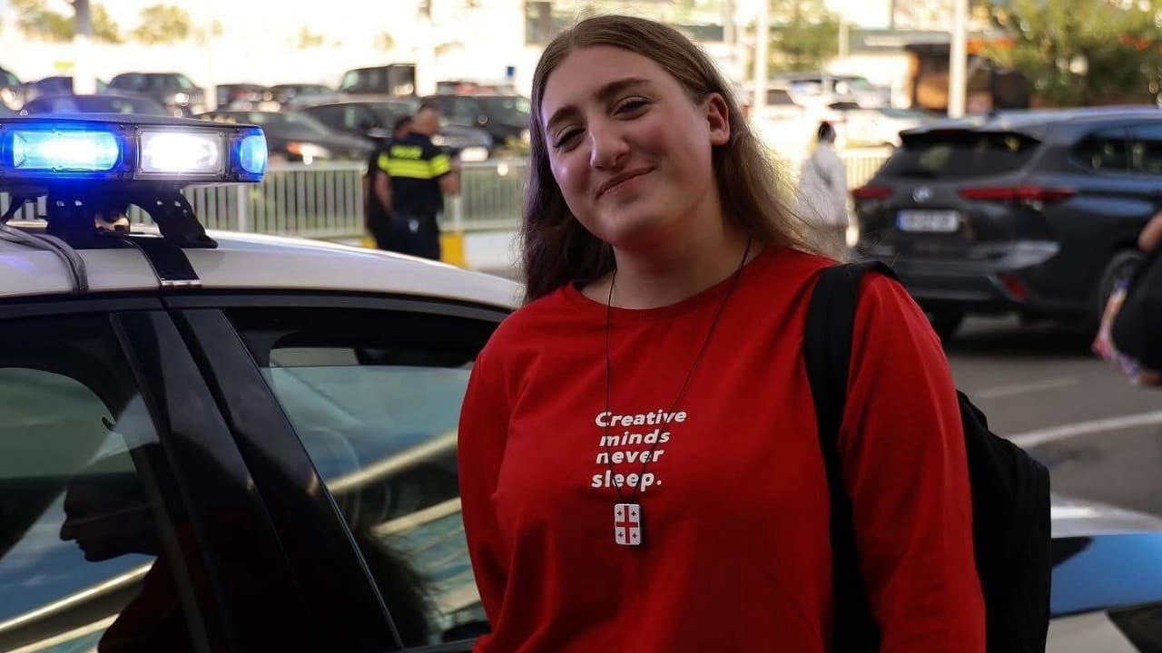 რუსთაველის მეტროს მიმდებარედ აქტივისტი ნენე გაბლაია დააკავეს