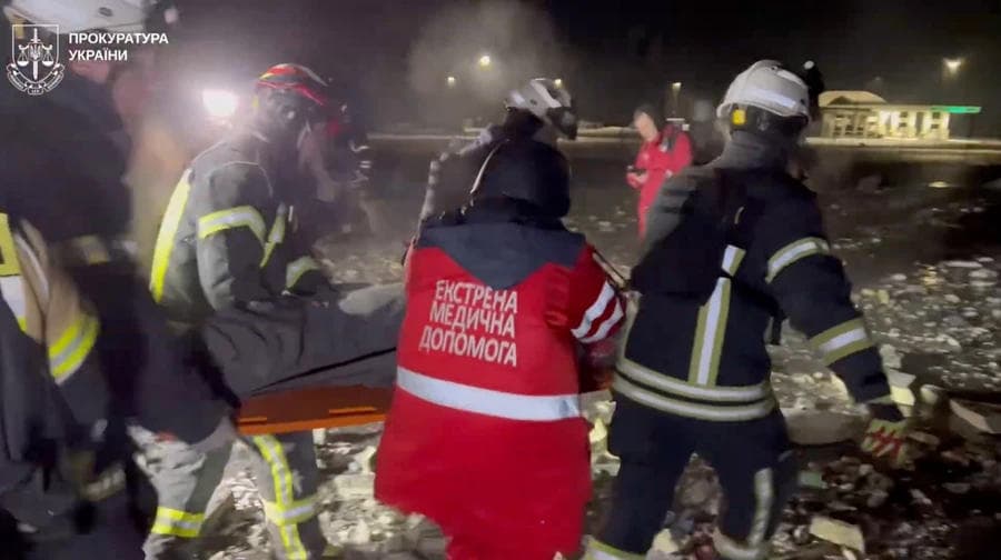 რუსებმა უკრაინას ბალისტიკური რაკეტებით და დრონებით შეუტია, არიან დაღუპულები და დაშავებულები