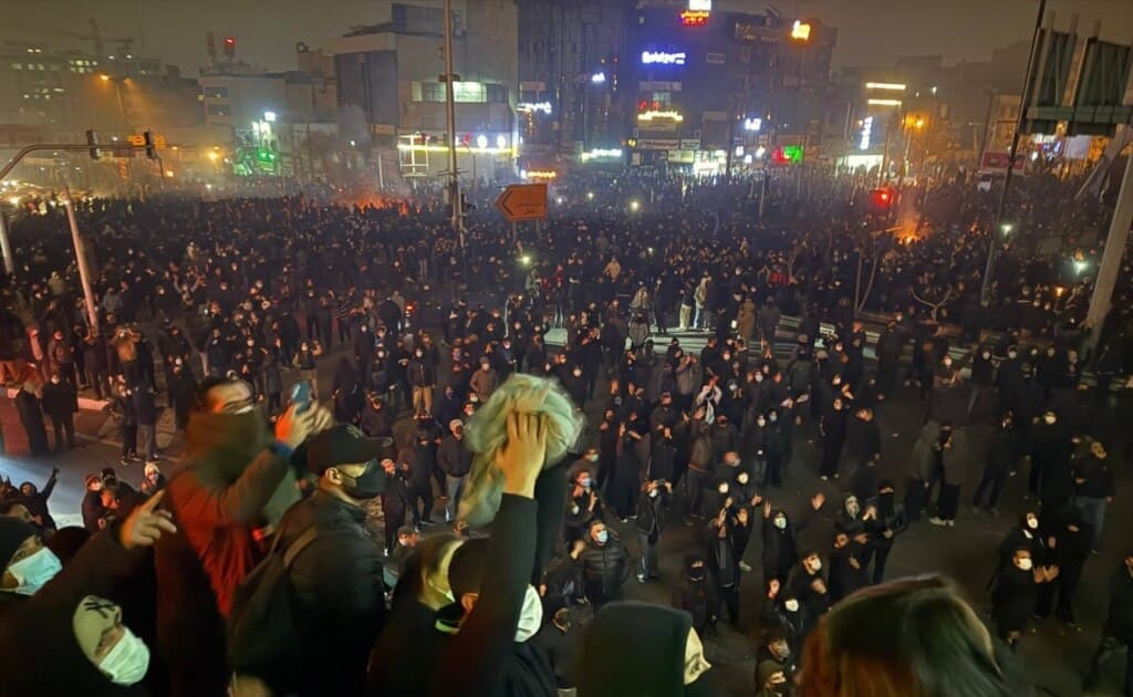 ირანში კვლავ ქუჩებში რჩებიან საპროტესტო გამოსვლების მონაწილეები