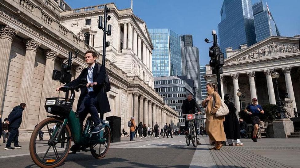 UK economy shrank unexpectedly by 0.1% in October