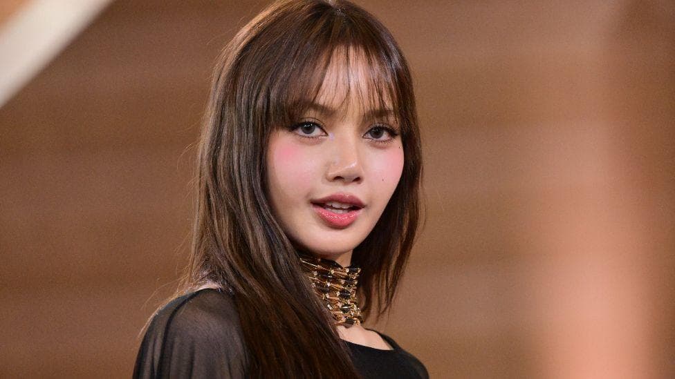 Stars arrive on Golden Globes red carpet