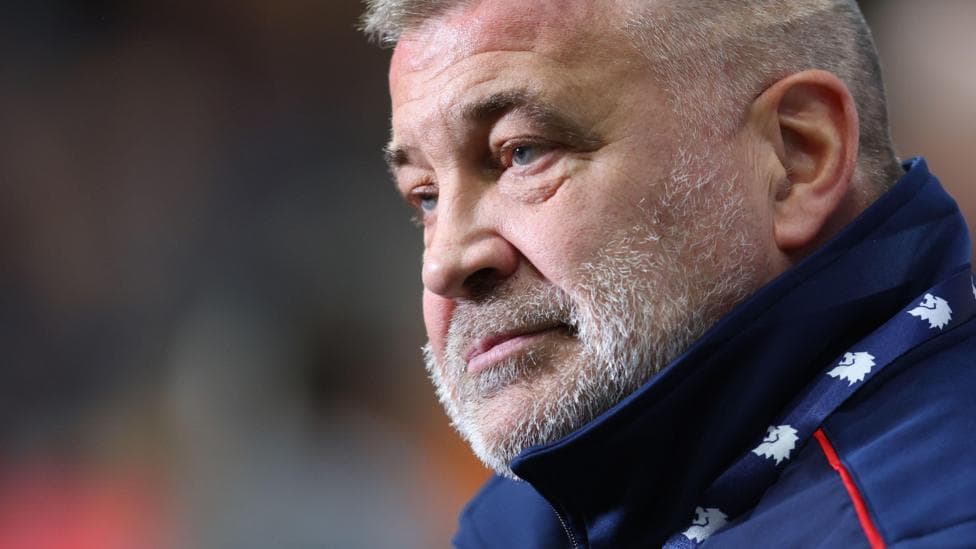 England head coach Wane steps down in World Cup year