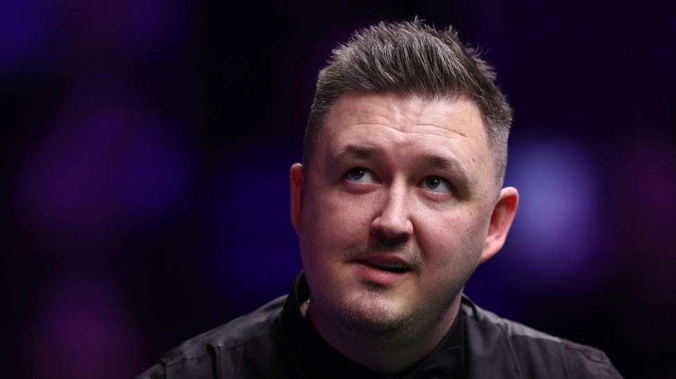 Wilson beats Robertson in classic to reach semi-finals