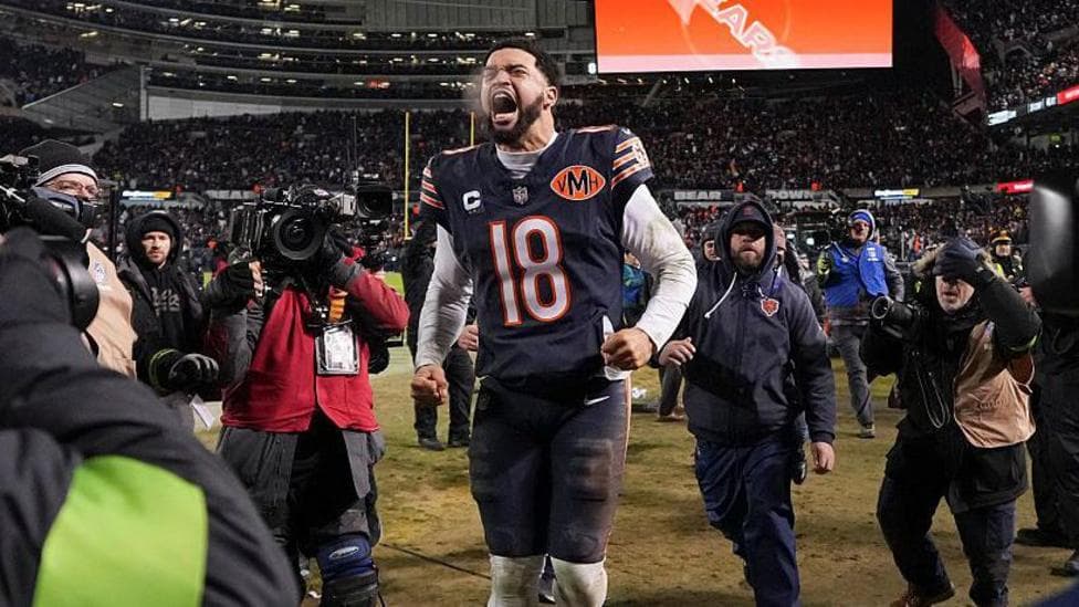 Bears score 25 points in final-quarter comeback to beat Packers