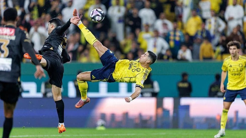 Watch Ronaldo score stunning overhead kick