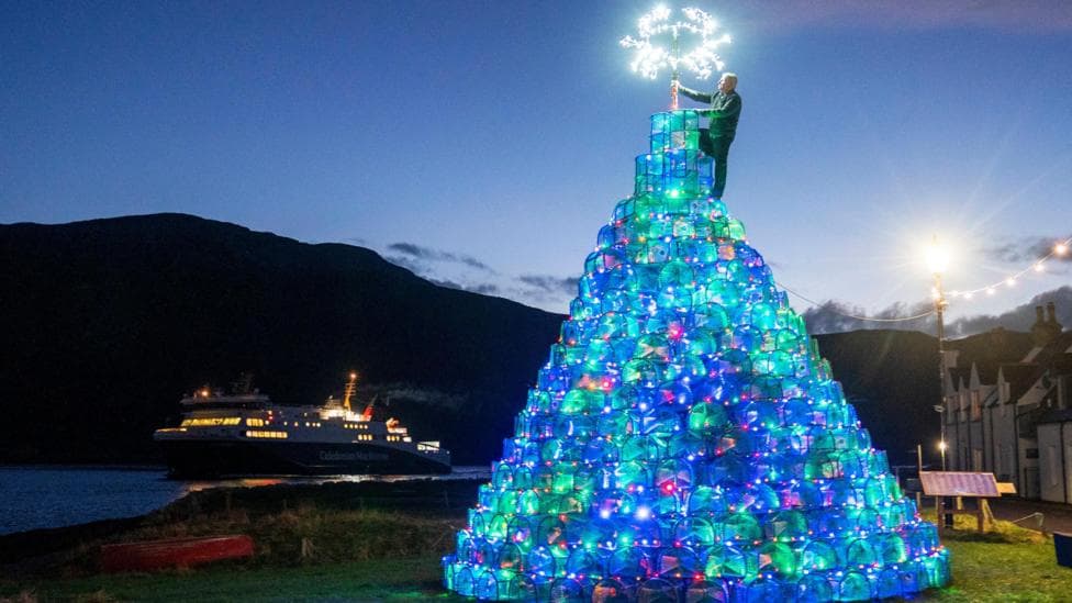 The village that turns fishing baskets into a colourful Christmas tree
