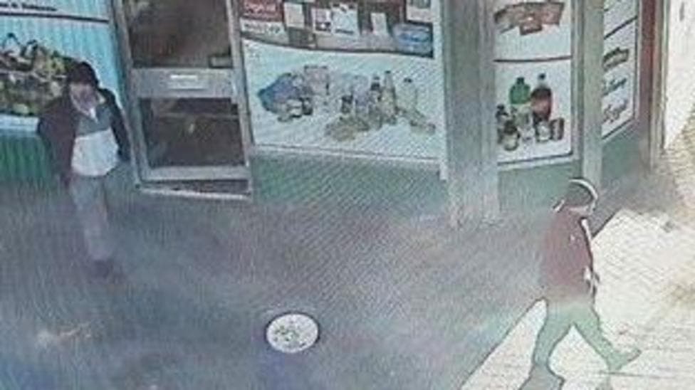 New CCTV released in hunt for absconded murderer