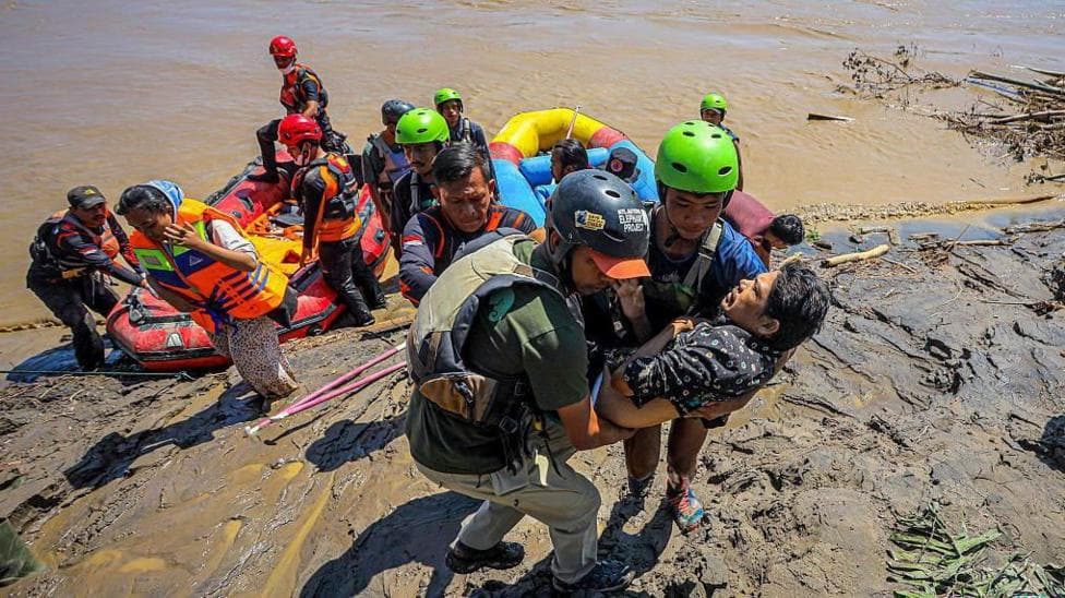 Indonesia searches for hundreds missing in deadly floods