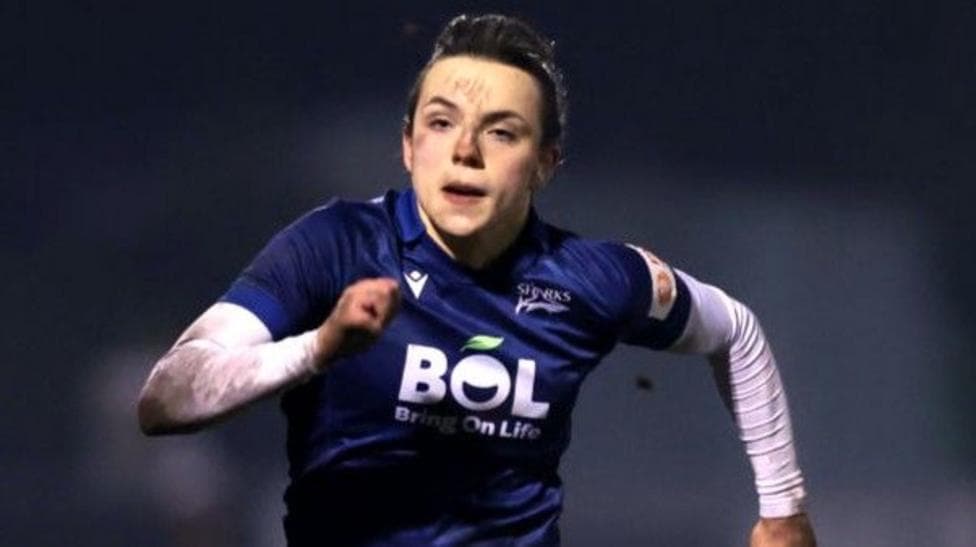 Hopkins among 11 uncapped players in Red Roses squad