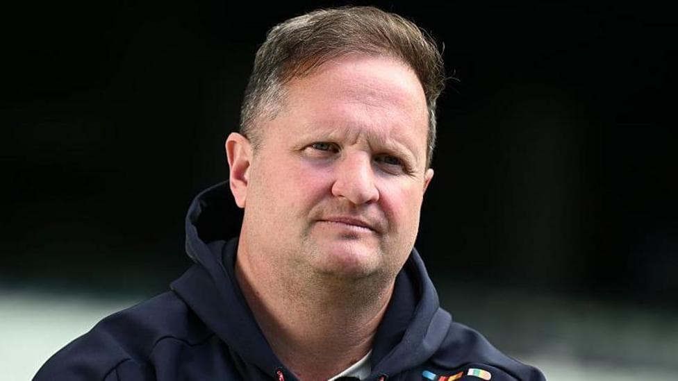 England investigate Ashes drinking as video emerges