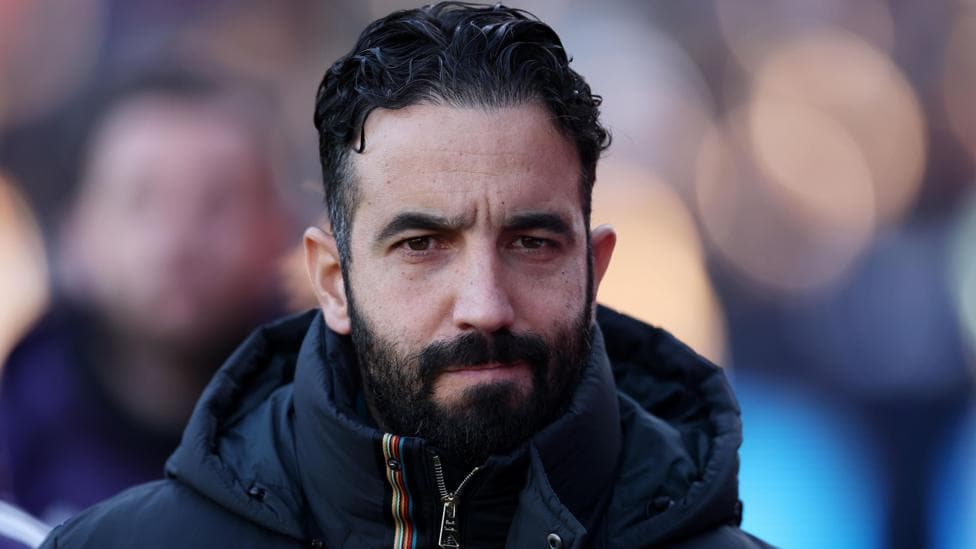 I avoid social media to protect myself - Amorim