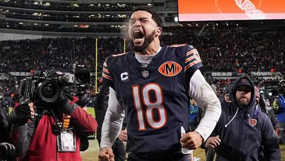 Bears score 25 points in epic final-quarter comeback to beat Packers