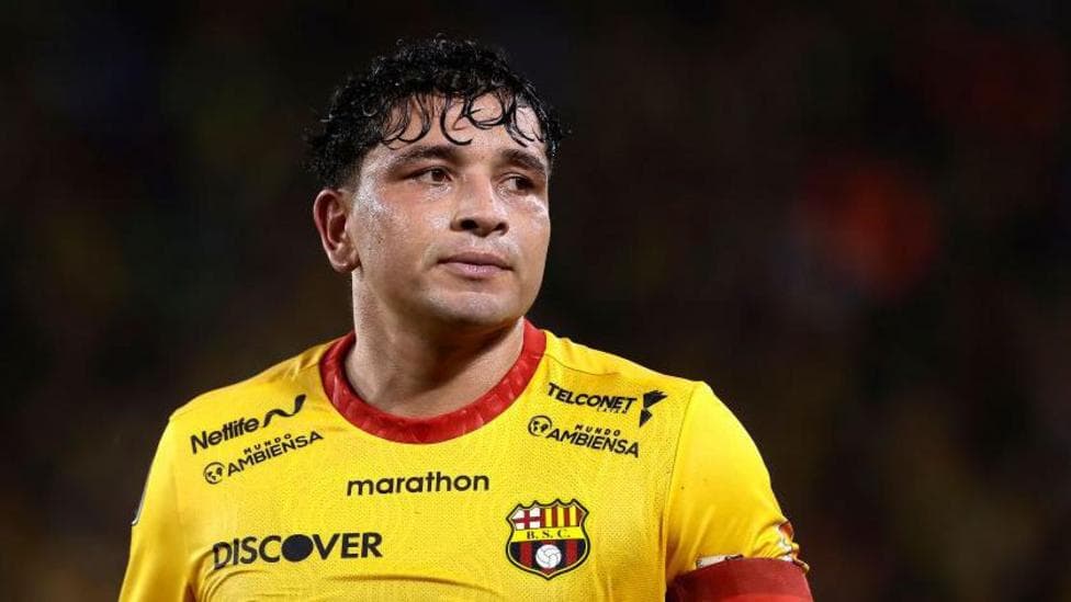 Ecuador defender Pineida killed in shooting