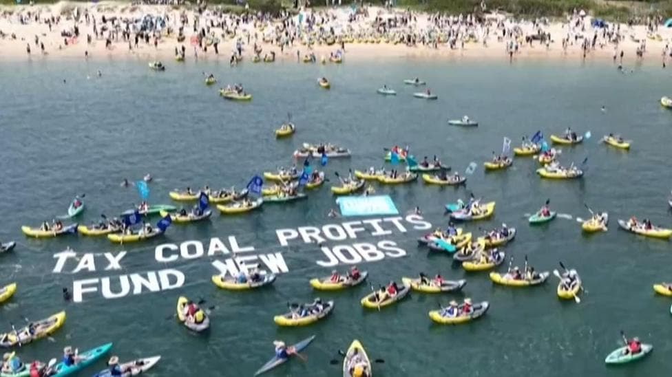 Video: Climate protesters in kayaks disrupt operations at Australian port