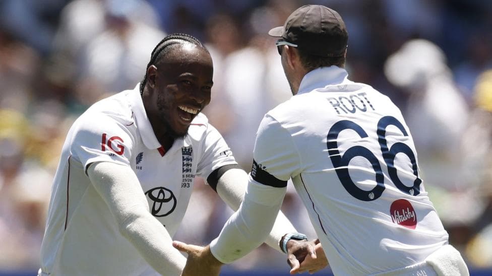 England battle against Alex Carey hundred in crucial Ashes Test